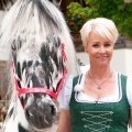 Sonja Zietlow präsentiert Tiermagazin