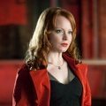 Lauren Ambrose im Remake von Crichtons Kinothriller