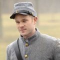 Aaron Ashmore ersetzt Joanne Kelly