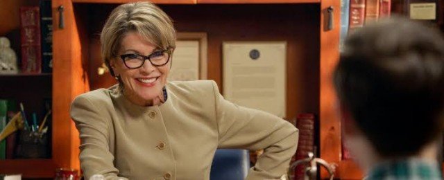 Wendie Malick als Neuzugang bei "Night Court" mit Melissa Rauch ("Bernadette")