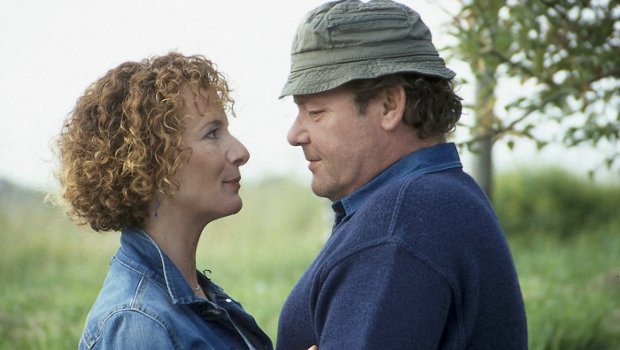 Hielt leider nicht für immer: Dr. Ulrich Teschner (Walter Plathe) und seine Jutta (Karina Thayenthal)
