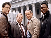 Das Team der ersten Staffel: Logan (Chris Noth), Greevey (George Dzundza), Stone (Michael Moriarty) und Robinette (Richard Brooks)