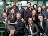 Dick Wolf und zahlreiche "Law &amp; Order"-Veteranen feiern 20-jähriges Jubiläum