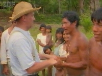 Uli G. Rueger (l.) als Ethnologe Konrad Preuß in "Die Geister vom Fluss der Gräber" (1994)