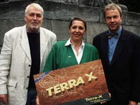 Die "Terra X"-Redaktion beim 15-jährigen Jubiläum: Gottfried Kirchner (l.), Helga Lippert (m.) und ZDF-Hauptredaktionsleiter Hans H. Hillrichs (r.)