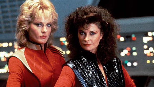 Zickenkrieg im Mutterschiff: Diana (Jane Badler, r.) und Lydia (June Chadwick, l.)