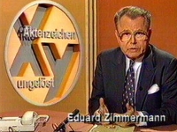 22 Jahre fast unverändert: Eduard Zimmermann im braun-beigen Studio