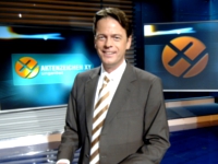 Im Oktober 2005 weiht Rudi Cerne das neue Aufnahmestudio ein