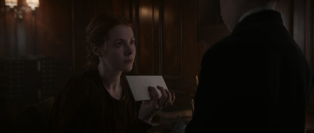 Maura Franklin (Emily Beecham, links) sucht nach Antworten und ihrem Bruder.