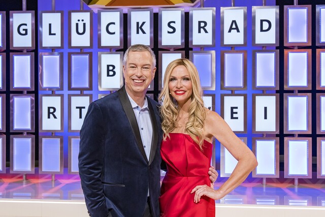Thomas Hermanns und Sonya Kraus moderieren gemeinsam das "Glücksrad"
