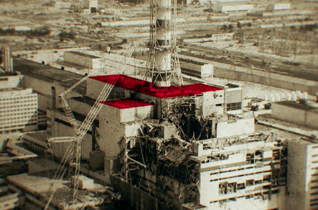 Grafik, die den Standort der durch die Wucht der Explosion aus Reaktor 4 ausgesto&szlig;enen Tr&uuml;mmer auf dem Dach der Tschernobyl-Einheit 3 nach der Katastrophe zeigt.