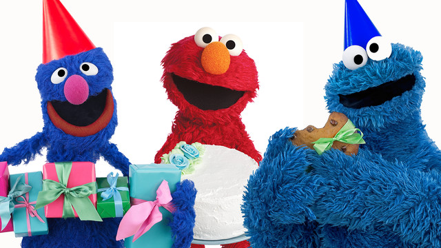 Grobi, Elmo und Krümel feiern natürlich mit.