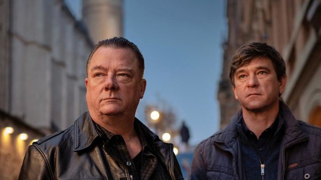 Kommissar Henry Koitzsch (Peter Kurth, l.) und Kommissar Michael Lehmann (Peter Schneider, r.)