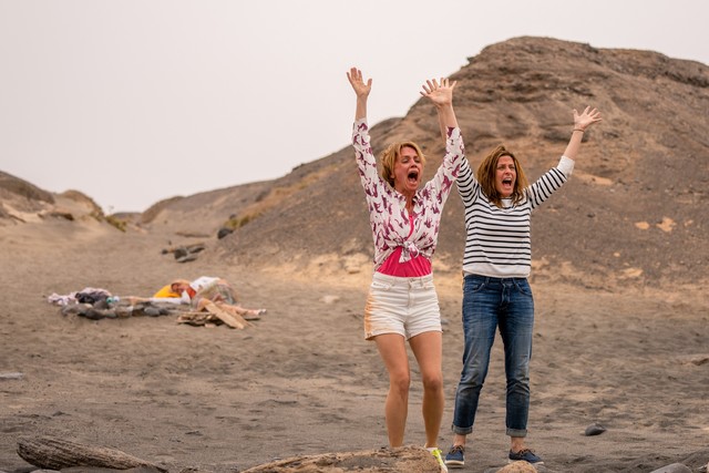 Yvonne (Gisa Zach, l.) und Katrin (Ulrike Frank, r.) rufen um Hilfe - was ist nur passiert?