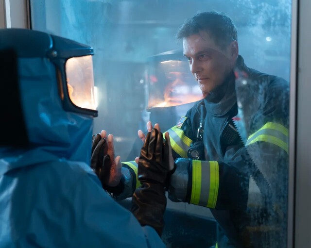 Peter Krause (r.) in der aktuellen "9-1-1"-Episode