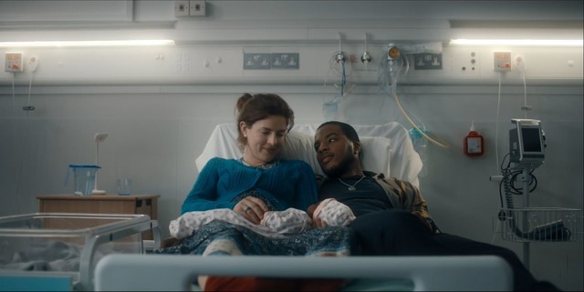 Sophie (Aisling Loftus), Nathaniel (Daniel Ezra) und Töchterchen Margaret.