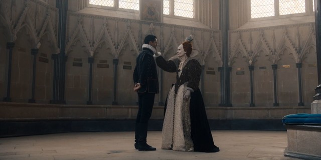 Matthew (Matthew Goode) gelingt es, Elizabeth (Barbara Marten) zu besänftigen.