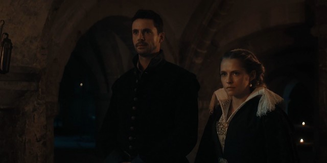 Matthew (Matthew Goode) und Diana (Teresa Palmer) müssen vor dem Vampir-Herrscher Rechenschaft ablegen.