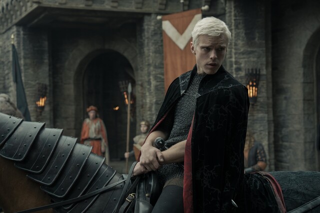 Der Antagonist in Targaryen-Blond: Finn Bennett in der Rolle des niedertr&auml;chtigen Prince Aerion.