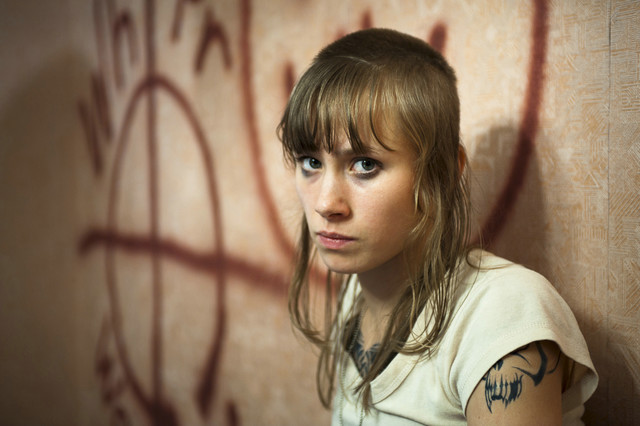Alina Levshin als Marisa im Neonazi-Drama "Kriegerin"