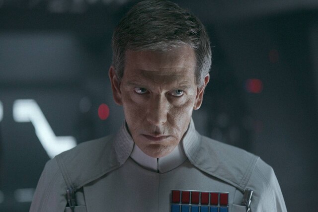 Böse Blick und böse Absichten: So kennt man Orson Krennic (Ben Mendelsohn) aus "Rogue One: A Star Wars Story".