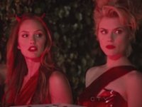 Zwei Engel teuflisch undercover: Eve (Minka Kelly) und Abby (Rachael Taylor)