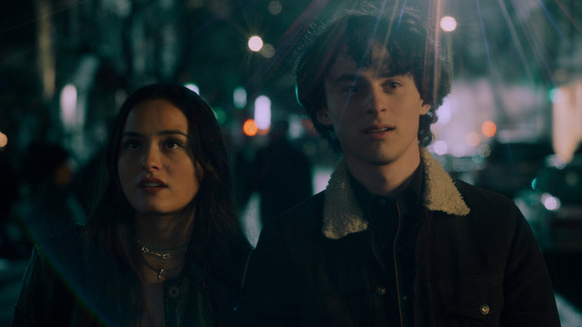 "City on Fire" mit Chase Sui Wonders und Wyatt Oleff