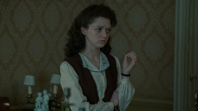 Kaum wiederzuerkennen: "Game of Thrones"-Star Maisie Williams als Catherine Dior.