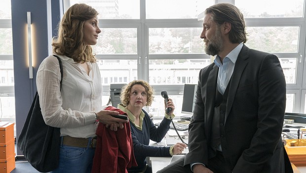 Hat keinen leichten Stand: Bea Starck (Alma Leiberg, l.) mit ihrem gehässigen Boss Kriminaldirektor Tobias Wessel (Nicki von Tempelhoff)