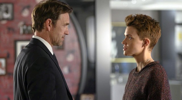 Jack Kane (Durgray Scott) und Tochter Kate (Ruby Rose) haben ein alles andere als entspanntes Verhältnis.