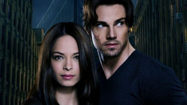 Ein Bodyguard für Catherine: Die schöne Polizistin (Kristin Kreuk) und ihr Biest (Jay Ryan, mit Narbe).