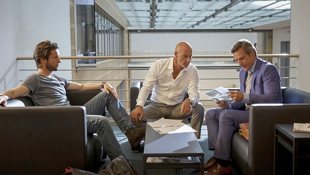 Hannes (Bert Tischendorf, l.) mit Richter Paulsen (Simon Licht, M.) und dem bissigen Staatsanwalt Marius (René Steinke)
