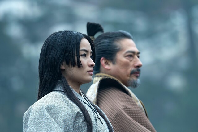 Katholikin im Dienst des Feudalherrn: Toda Mariko (Anna Sawai) und Toranaga (Hiroyuki Sanada) anno 1600.