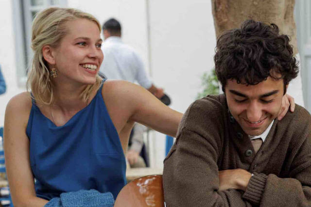 Thea Sofie Loch Næss als Marianne Ihlen und Alex Wolff als Leonard Cohen in "So long, Marianne"
