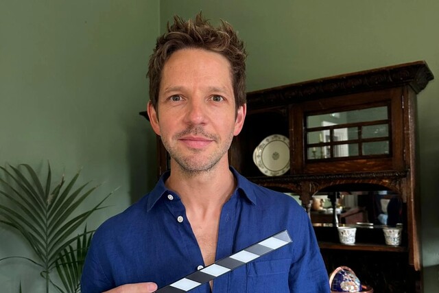 Damien Molony beim Drehstart der zweiten "Bergerac"-Staffel