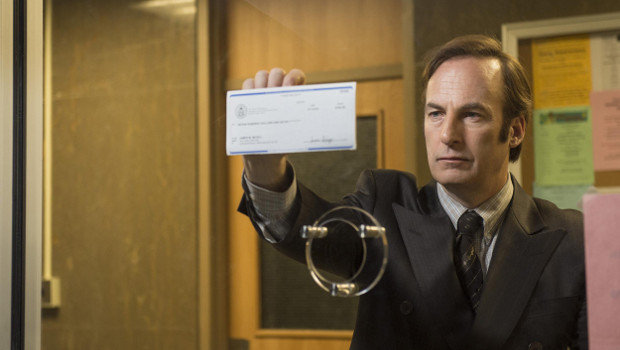 Saul Goodman alias Jimmy McGill als erfolgloser Pflichtverteidiger, sechs Jahre vor dem Zusammentreffen mit Walter White.