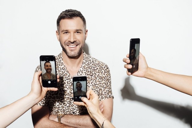 Jochen Schropp moderiert die neue Staffel