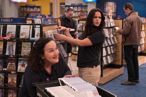 Olga Merediz als Connie (l.) und Melissa Fumero als Eliza (r.)