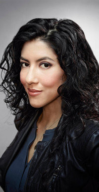 Stephanie Beatriz spielt die taffe, aber chronisch unfreundliche Rosa Diaz.