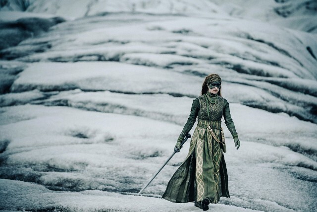 Brunhild (Rosalinde Mynster) in den harschen Weiten von Isenland.