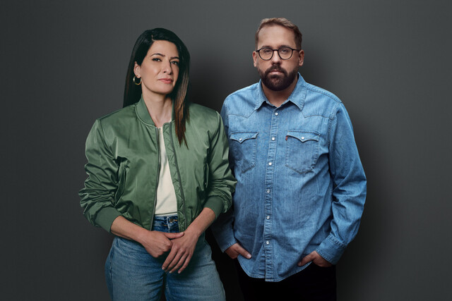 Linda Zervakis und Paul Ronzheimer führen durch das Bürger-Speed-Dating
