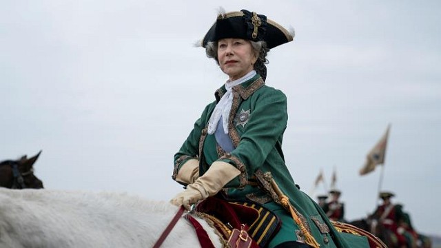 Catherine (Helen Mirren) hält die Zügel gerne fest in der eigenen Hand...