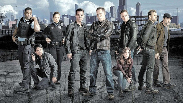 Henry "Hank" Voight (Jason Begh, m.r.) und seine Intelligence Unit.