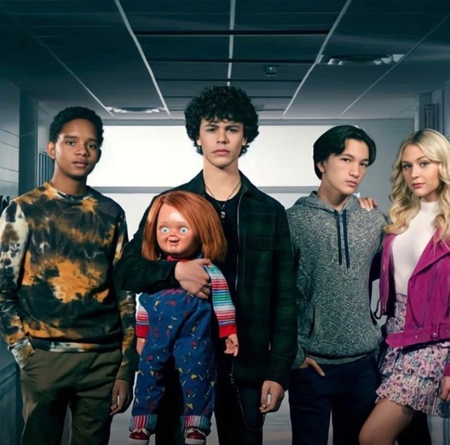 Teens in Trouble: Devon (Björgvin Arnarson), Jake mit Chucky, Junior (Teo Briones) und Lexy (Alyvia Alyn Lind)