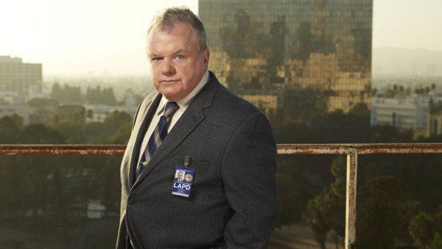Captain Sutton (Jack McGee) schickt seine besten Ermittler in die Paartherapie.