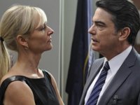 Joan und Arthur Campbell (Kari Hatchett / Peter Gallagher) fechten die Grabenkriege ihrer Ehe mit CIA-Methoden aus