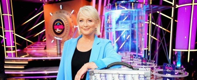 Ulla Kock am Brink moderiert wieder "Die 100.000 Mark Show"