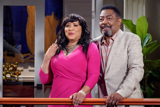 Jackee Harry als Paulina Price und James Reynolds als Abe Carver