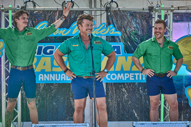 Luke Hemsworth (M.) in "Deadloch" Staffel 2 dabei