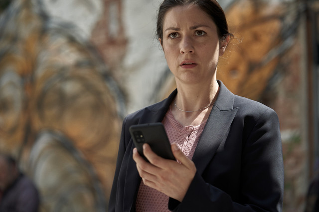 Veras (Eva Meckbach) Tochter ist nicht am vereinbarten Treffpunkt erschienen.